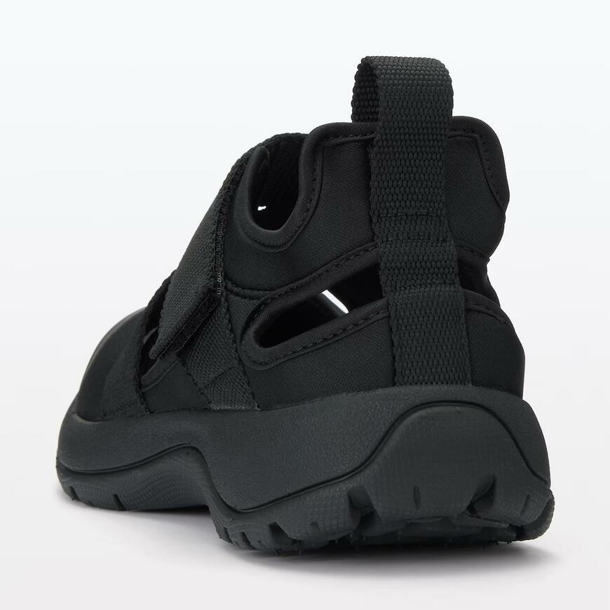 スニーカーサンダル