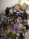 「見ている方も気持ちが良い！」精神的に限界…〈ゴミで埋もれた部屋〉→床が見える〈スッキリ空間〉に大変身！反響続々