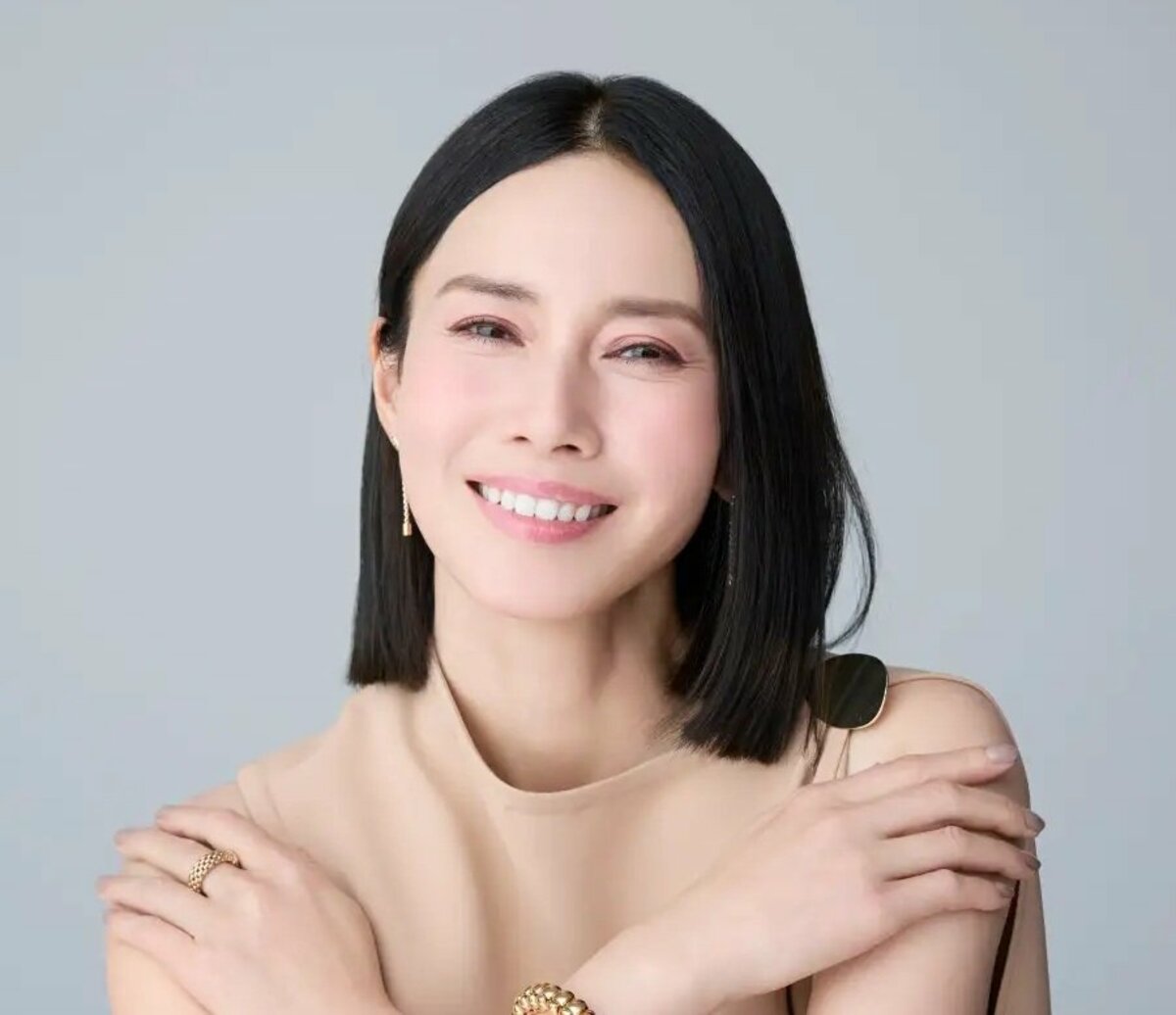 中谷美紀 オペラ座の舞踏会で華麗な夫婦ショットを披露！「夢の世界