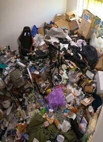 「見ている方も気持ちが良い！」精神的に限界…〈ゴミで埋もれた部屋〉→床が見える〈スッキリ空間〉に大変身！反響続々