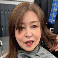 「毛先に動きが欲しい」女性がレイヤーカットでふんわりヘアにスタイルチェンジ