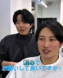 ストレートショートヘアだった女性がパーマで大変身！ 強めの波巻きパーマでかっこいい仕上がりに笑顔あふれる