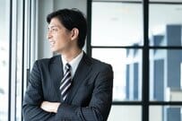 【中間管理職の年代別給与一覧表】部長・課長・係長は「何歳が多いのか」かも見る。管理職として評価されるのは「チームの成果」57.5％、「部下の育成」50.9％
