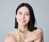 中谷美紀 オペラ座の舞踏会で華麗な夫婦ショットを披露！「夢の世界」「隣にいるのは王子様？」