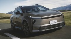 「トヨタEVの後出しが強すぎる」新型bZ4X Touringの鬼スペックにSNSが騒然…補助金活用で実質400万円台のコスパにも反響