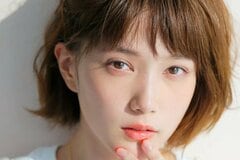 本田翼、冬のカジュアル私服コーデに絶賛の声「可愛いの最終形態」「アラレちゃんの帽子みたい」
