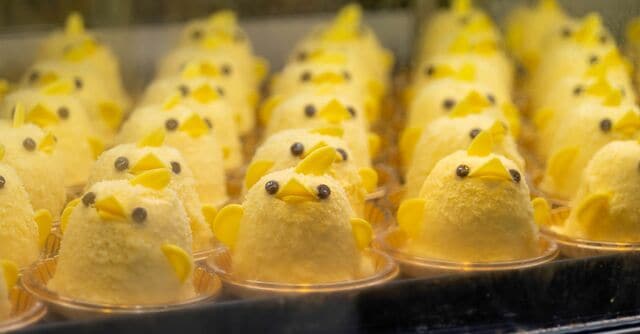 名古屋名物「ぴよりん」にカラメルソースをかけた結果 かわいい姿が「ホラーに一変した」1枚に反響
