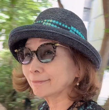 【75歳マダム】爽やかグリーンコーデが参考になる　「色合わせが素敵」「このコーデ好きです」