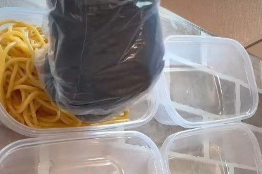 35歳料理人が作る「鮭バター醤油パスタ弁当」がたまらない…　バターが濃厚にからんで最高に美味しそう