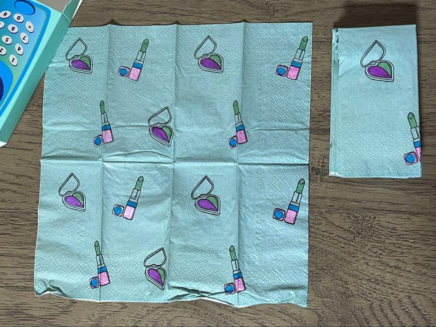 筆者撮影（フライングタイガー、ポケットティッシュ）