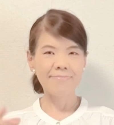 【60代マダム】”ワンコイン”で購入！しまむらの〈高見え白ブラウス〉を使った上品でおしゃれな大人カジュアルコーデが素敵
