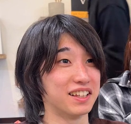 【大変身】男性が初ウルフカットで大胆イメチェン！「意外といけますね！」と笑顔に