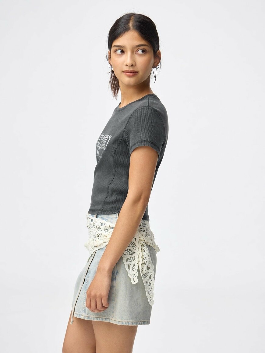 GU公式　リブミニT Kuromi　カラー: 08 DARK GRAY（横）