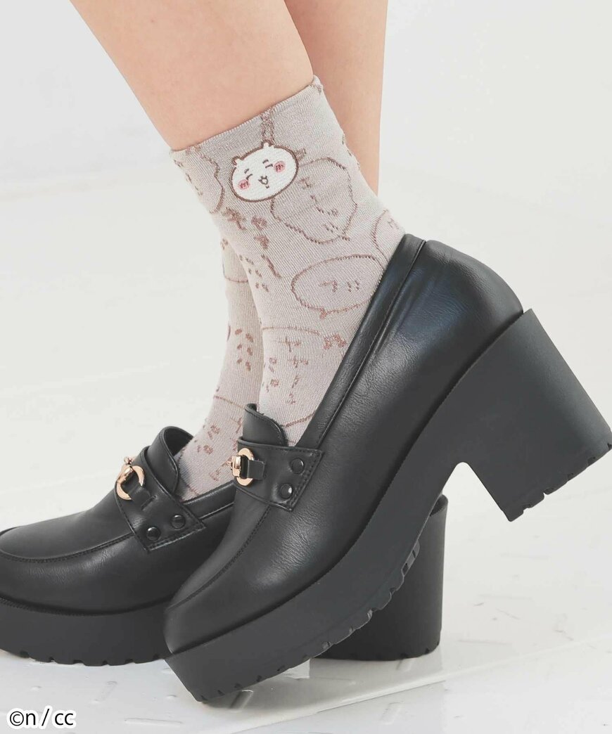 ハニーズ公式　ちいかわ／刺繍ソックス