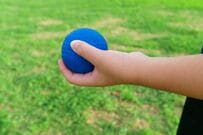 家の中で遊びすぎて「ボールを隠された3歳児」　あまりにもピュアすぎる反応に注目集まる