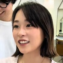 【大変身】肩で跳ねるボブに悩む女性が丸みショートで大胆イメチェン！前髪もつくって「10000点！」と大満足