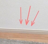 【簡単DIY】お部屋の〈ちょいダサな巾木〉→マスキングテープを貼るだけで〈真っ白な巾木〉にアレンジ！