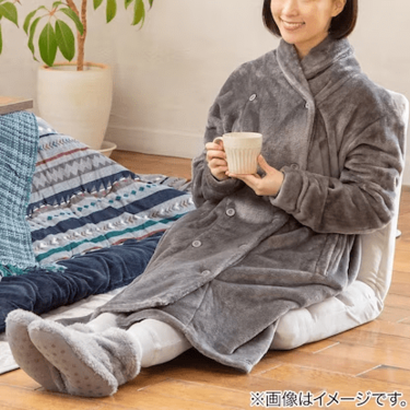 布団から出たくない寒〜い朝に！ニトリで人気「着る毛布」光熱費