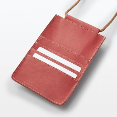 夏のお出かけが手ぶらに【無印良品】「シンプルなスマホショルダー」3 