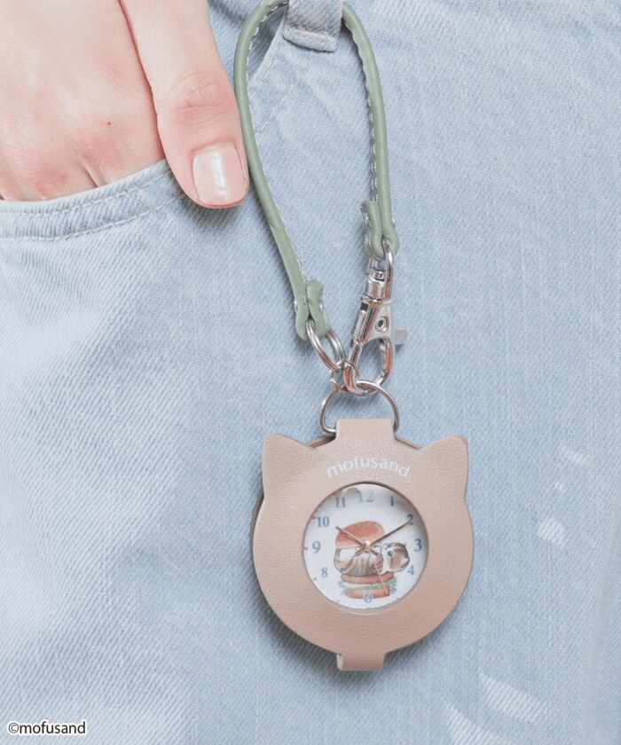 さりげなく付けられるストラップウォッチ