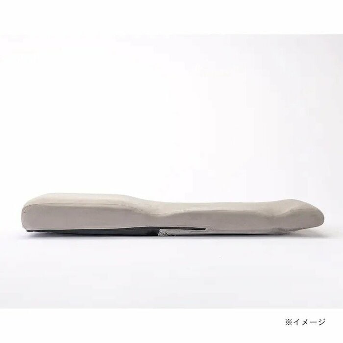 全体を倒すと幅49×奥行130×高さ16cmのフラットな形になります