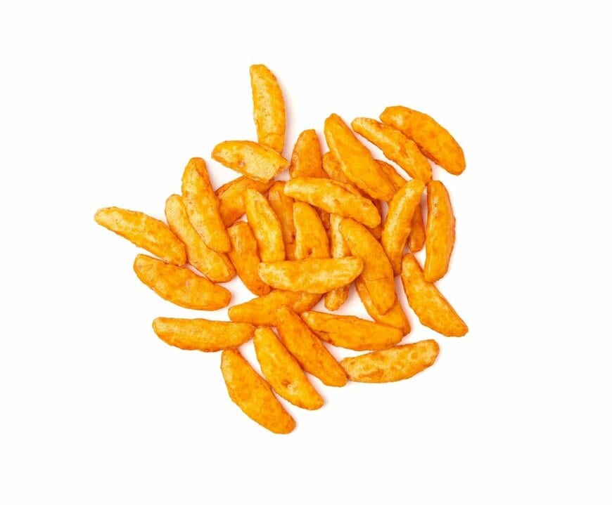 【柿の種おにぎり】「え？おにぎりに合うの？」意外な味がくせになる「柿の種とクリームチーズのおにぎり」がすぐ試したくなる！