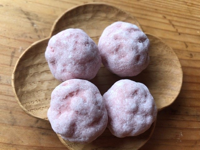 ロッテ「ガーナ　クッキー&シューストロベリー」の中身（筆者撮影）