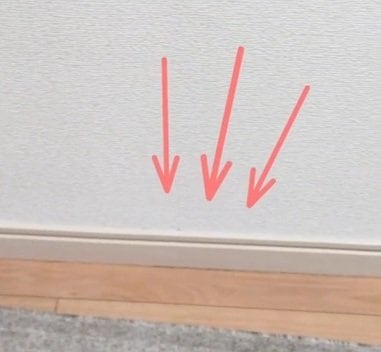 【簡単DIY】お部屋の〈ちょいダサな巾木〉→マスキングテープを貼るだけで〈真っ白な巾木〉にアレンジ！
