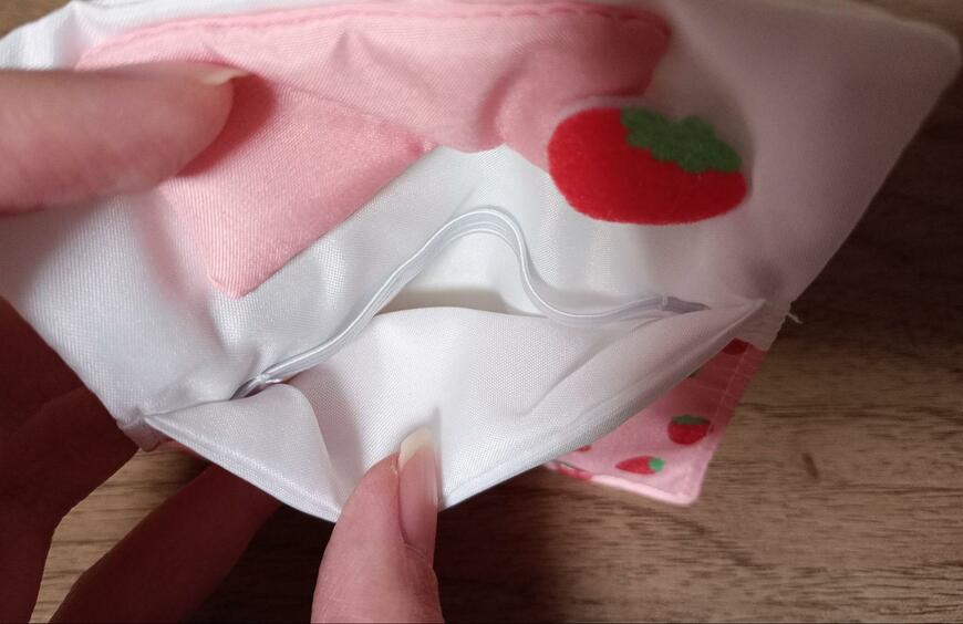 筆者撮影（セリア、ドールポーチ お出かけおふとん 大 フルーツ）