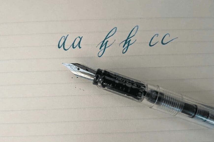 「試しにアルファベットを書いてみました」