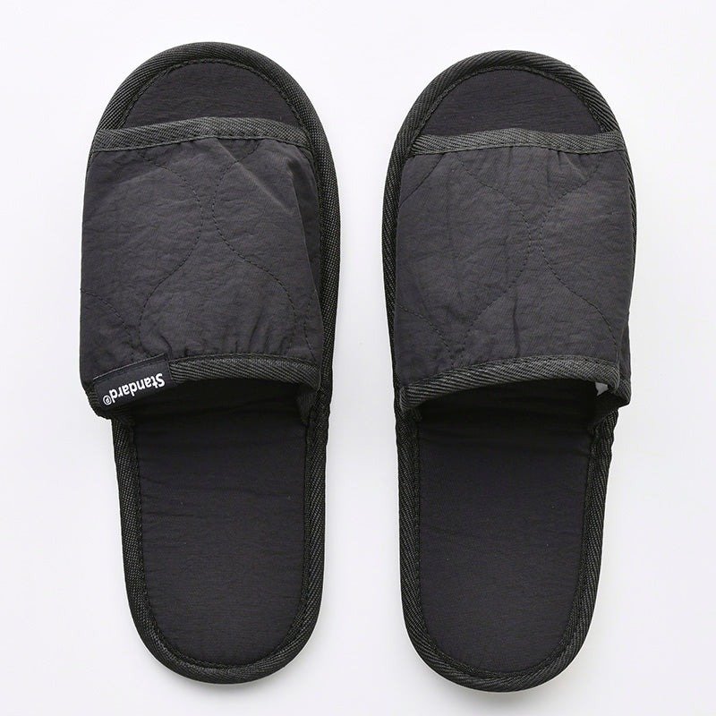 出所：ダイソー公式　ソフトナイロントラベルスリッパ（BK）