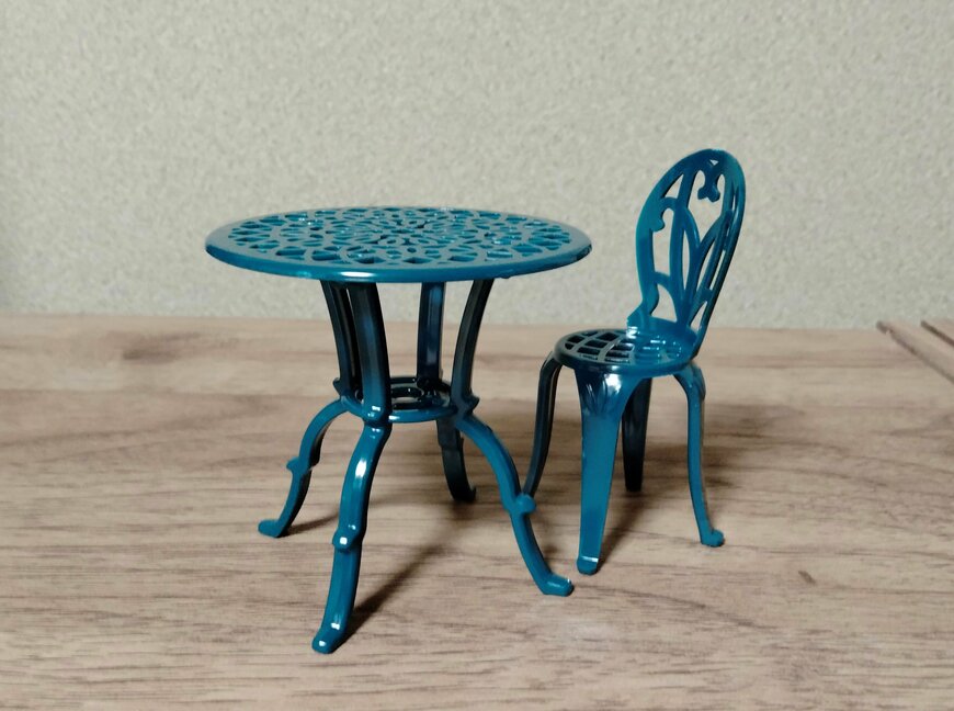 筆者撮影（キャンドゥ、ガーデンチェア・ガーデンテーブル）