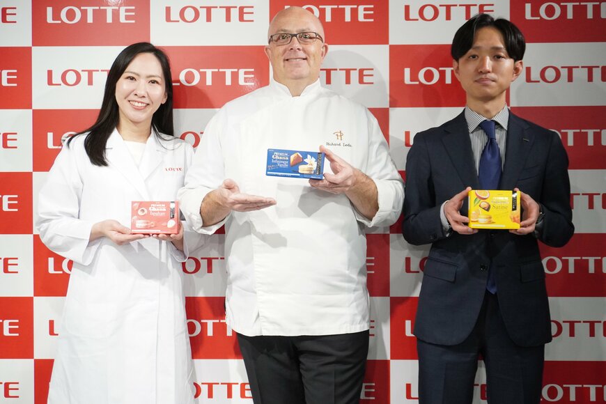 人が3人並んだ写真