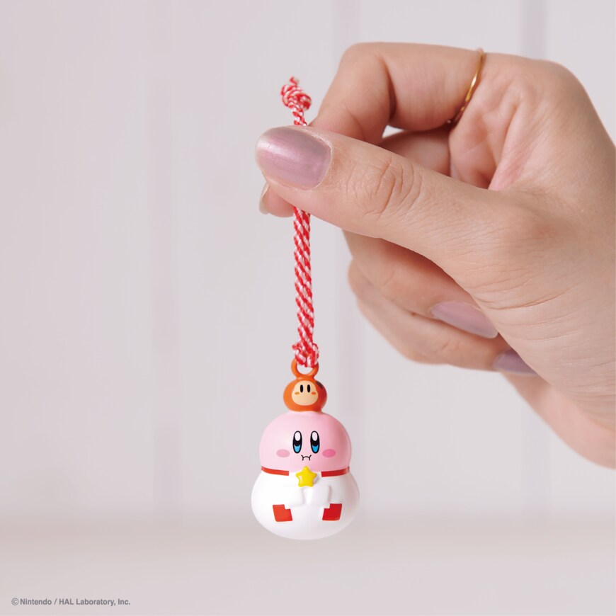 出所：株式会社エンスカイ　ころ鈴根付 おもちカービィ（ほおばり）