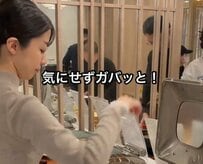 朝食ビュッフェでおかずの容器の蓋をどう開ける？ 「気にせず全開」「ガバッと開けてゆっくり閉める」などの声