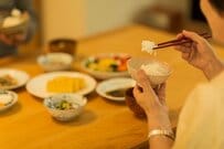 65歳以上の約8割が持家（一戸建て）に…高齢者の「持家」のデメリットとは？賃貸人の約7割弱が「高齢者の入居」に対して拒否感がある