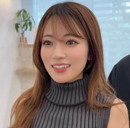 【激変】ロングヘアの美女が思い切ってイメチェン！驚きのビフォアフが「かわいい」と話題