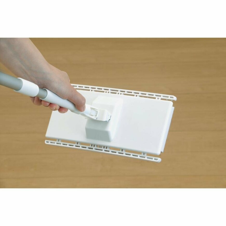 出所：株式会社コメリ　手を汚さない立つフローリングワイパー