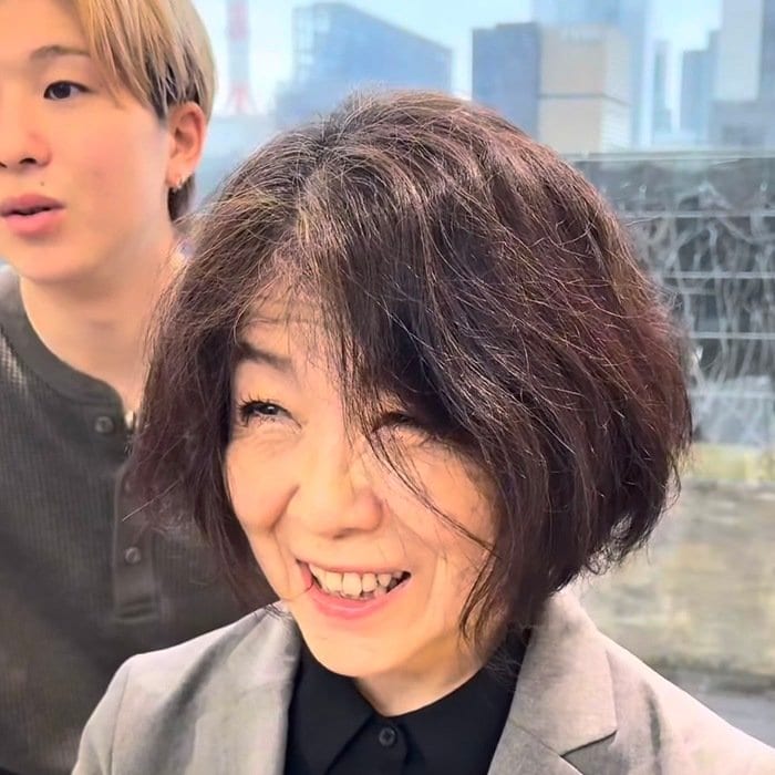 髪全体のくせと広がりに悩む女性がお任せカットでスタイルチェンジ！「すごいすっきりした！」