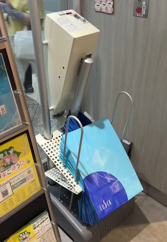 ショッピングバッグの自販機