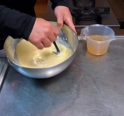 父が作る【タコ焼き弁当】まさかタコ焼きがお弁当に！味見が止まらない絶品のタコ焼きに副菜も添えた美味しそうなお弁当が話題