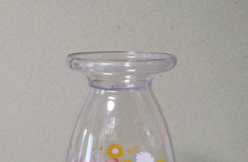 筆者撮影（セリア、足つきクリアカップ 1P レトロフラワー）