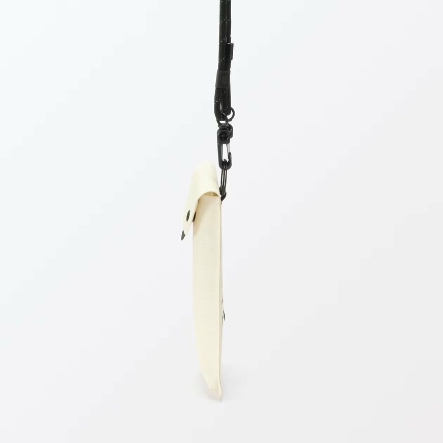 無印良品公式 出所:無印良品公式 耐水生地を使った コットンウェルダー ミニサコッシュ/生成の画像