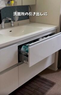 【DIY】「センス抜群！」洗面所の真っ白な〈引き出し収納〉→40代主婦が〈ナチュラルモダン〉にアレンジ！雰囲気ガラリの大変身に反響