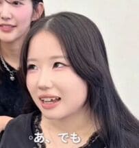 「大人っぽくなりたい」前髪を作るか悩んでいる女性の挑戦。伸ばして分けていた前髪をカットして、薄めかつ短くデザインするプロのカット術