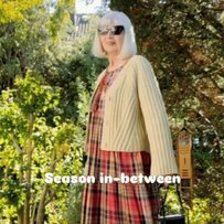 【70代マダム】季節の変わり目に真似したい！ チェック柄ワンピースの着こなしに「素敵なコーディネート！」と反響