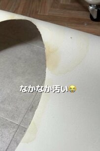 汚れの目立つトイレの床→新しい床に変身！型紙を取って張り替えるセルフDIYに「さすがです」と称賛の声