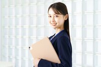 「平均年収400万円」女性ではうらやましい？目指せる職種を一覧表で確認