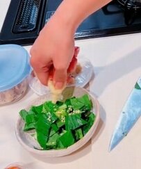 【愛妻弁当】夫のためにつくる、彩り鮮やかな「厚揚げしそチーズ肉巻き弁当」が話題