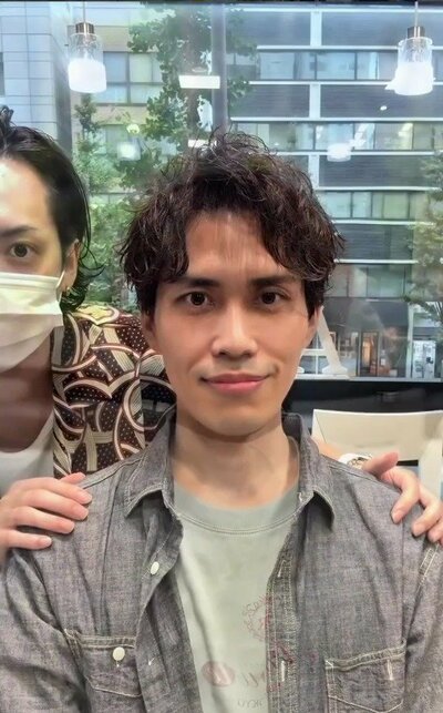 パーマで動きを出し、すっきりと垢抜けたスタイル